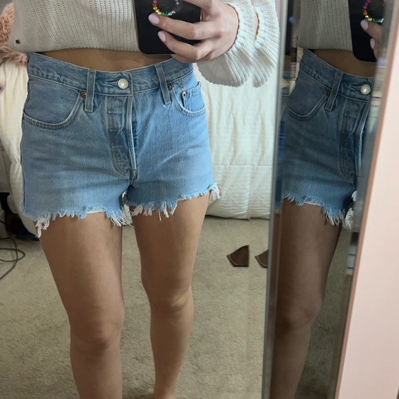 Levi Shorts - Picture 8 of 12